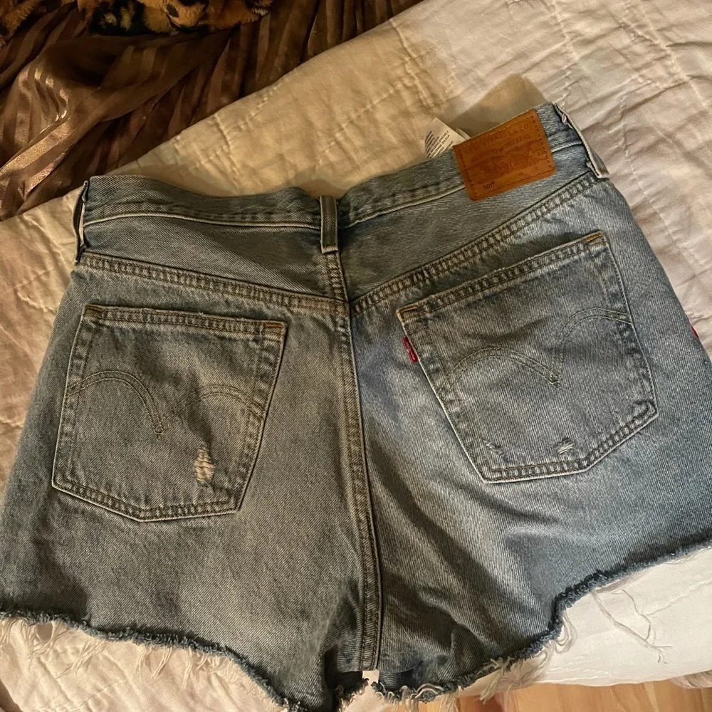Levi 501 Jean Shorts - Picture 6 of 7